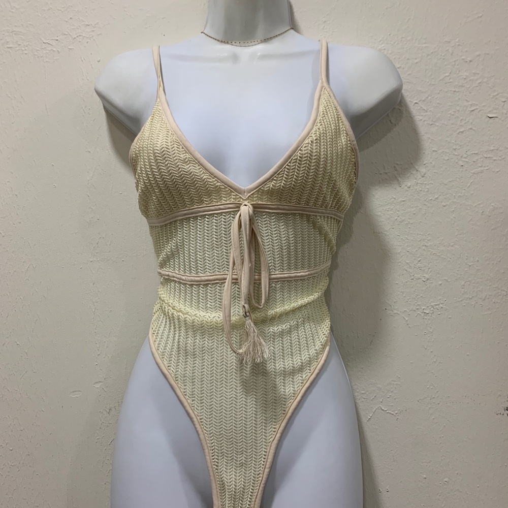 Trendy & cute Summer Bodysuit 🦋
